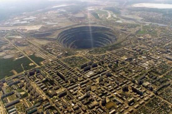 苏联地狱之门骗局（俄罗斯发现指向地狱的神秘箭头，谣言）