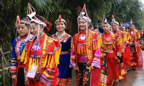 畲族服饰,畲族的服饰有什么特点 畲族服饰,畲族的服饰有什么特点