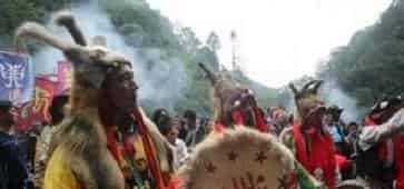 羌族巫师在做法时是怎样敲打羊皮鼓作舞的 羌族巫师在做法时是怎样敲打羊皮鼓作舞的