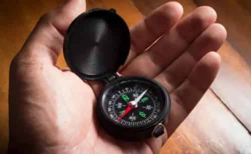 指南针的发明人是谁,指南针发明于哪个朝代 指南针的发明人是谁,指南针发明于哪个朝代