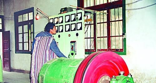 独龙族男服是什么样的 独龙族女服是什么样的