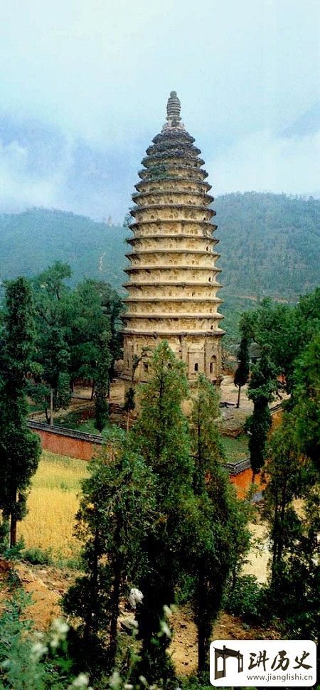 河南登封崇岳寺内嵩岳寺塔